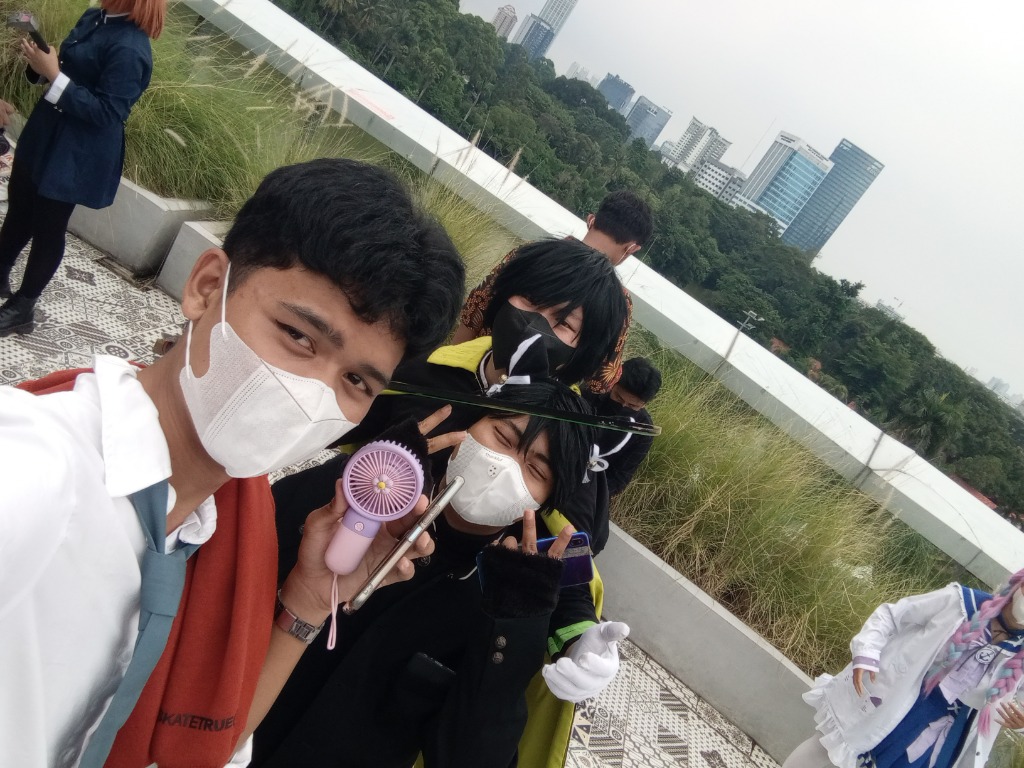 Cosplay memory 5 with friends